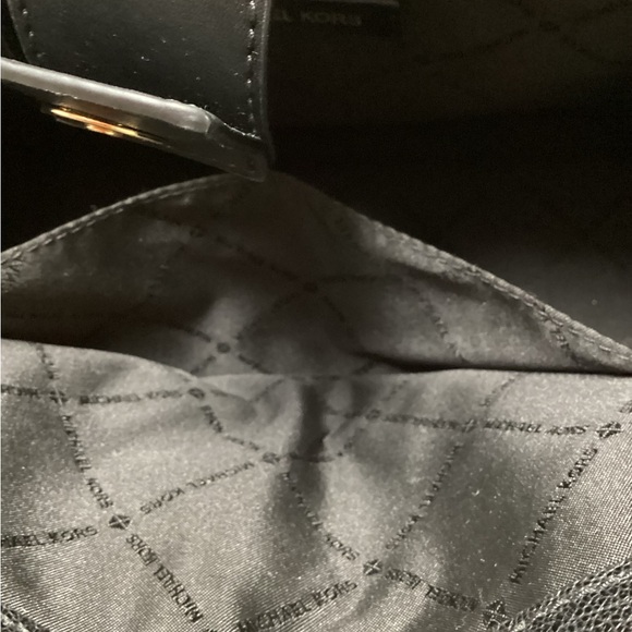 Michael Kors Black and Cream Satchel - Picture 14 of 16